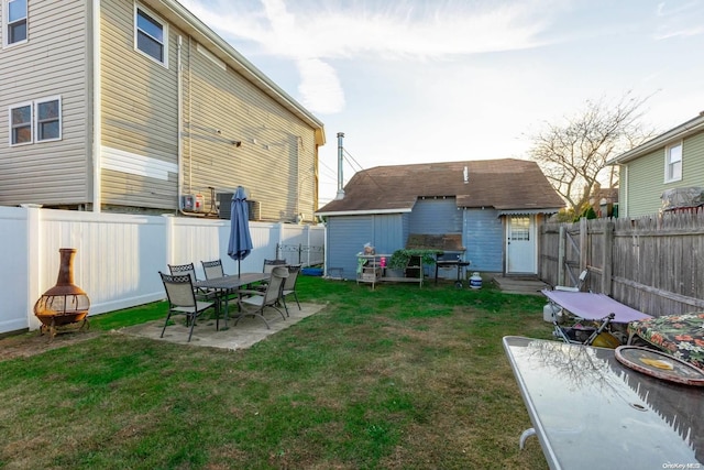 view of yard with a patio area