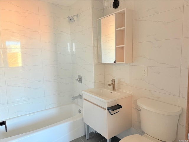 full bathroom featuring backsplash, vanity, tiled shower / bath combo, tile walls, and toilet