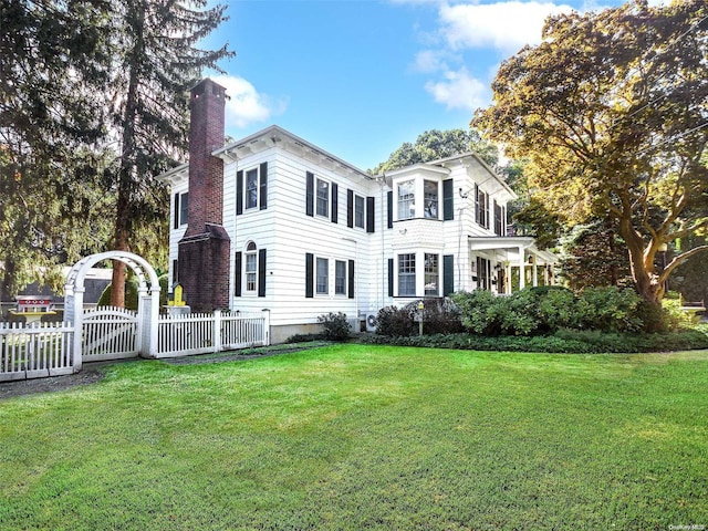 view of front of home with a front lawn