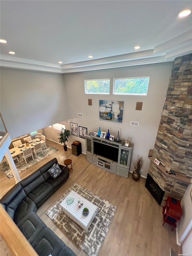 living room featuring visible vents, wood finished floors, and recessed lighting