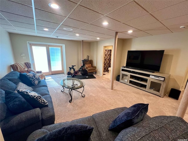 living room with carpet floors, a drop ceiling, and recessed lighting