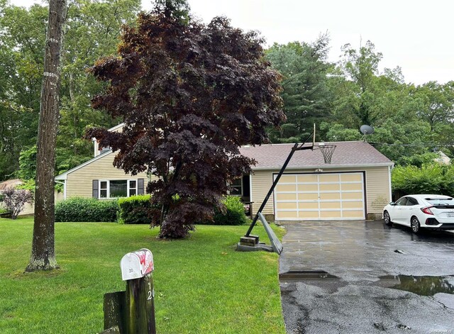 view of front facade with a front yard