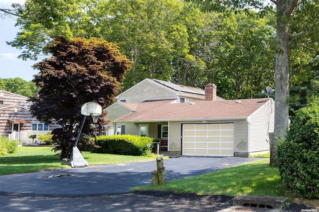 view of front of house featuring a front yard and a garage