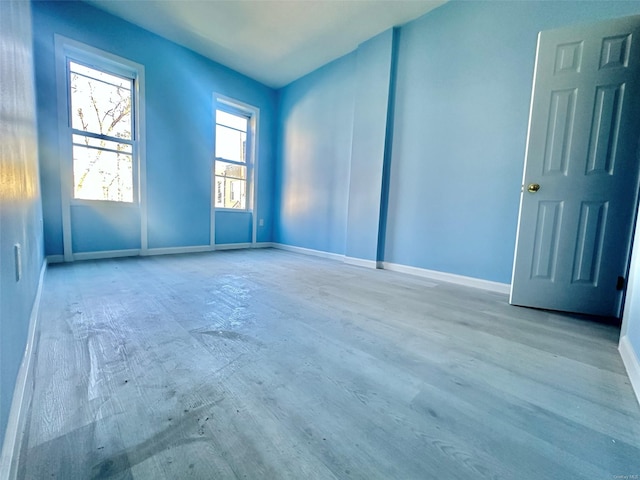 empty room featuring baseboards