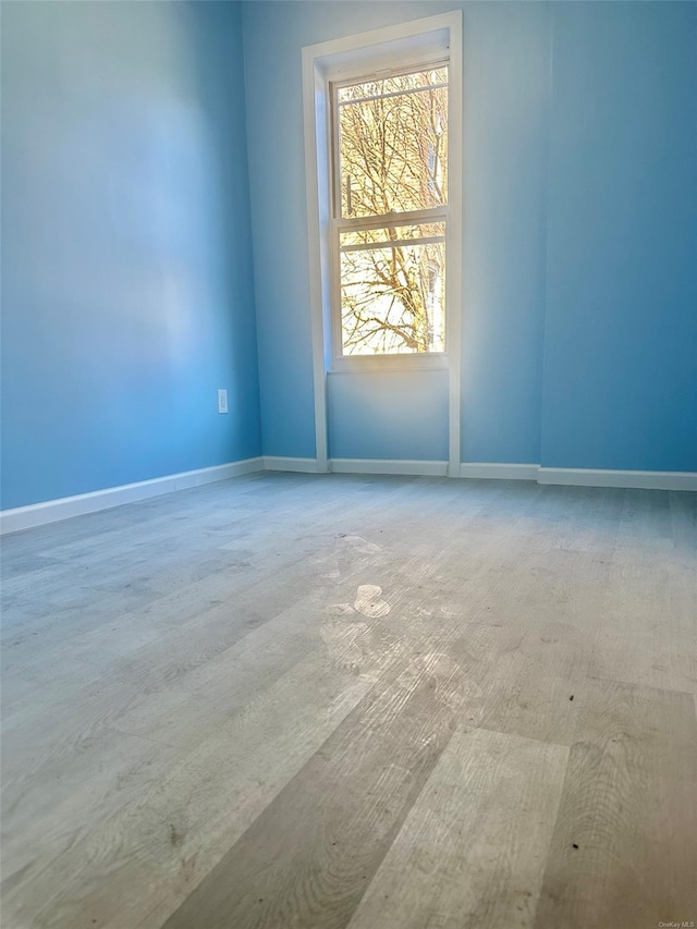 empty room featuring baseboards