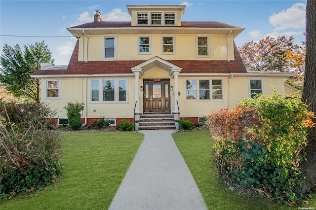 view of front of home with a front lawn