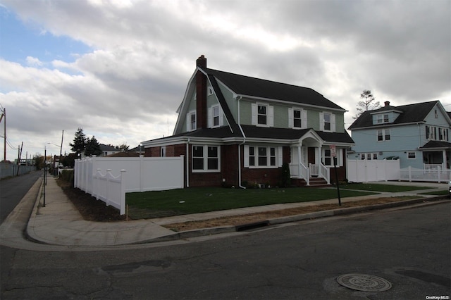 view of front of property with a front lawn