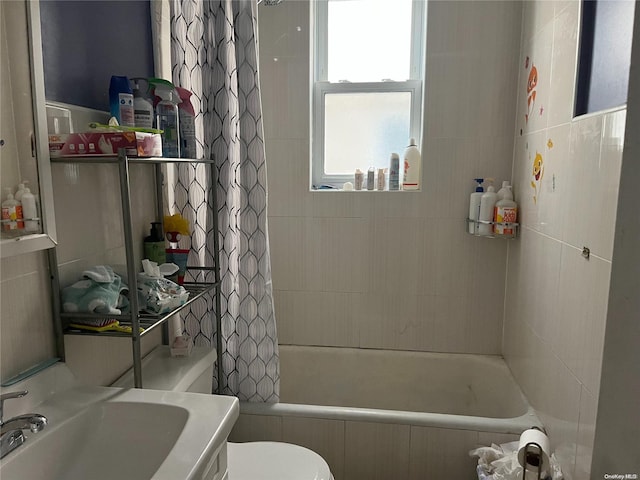 full bathroom with toilet, shower / bathtub combination with curtain, and sink