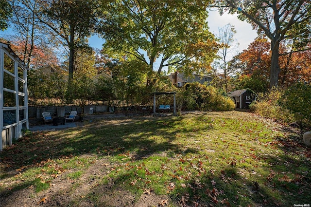 view of yard with a storage unit