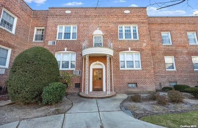 view of front of property with a balcony