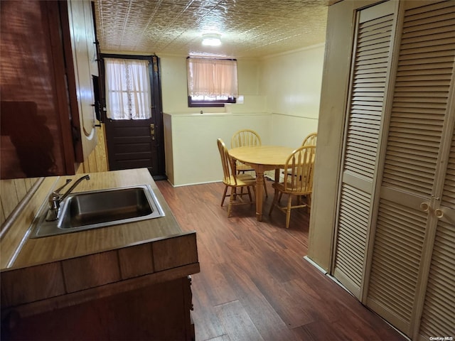 kitchen featuring a textured ceiling, dark hardwood / wood-style floors, and sink