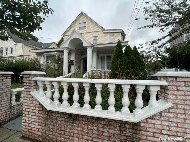 view of front of house featuring a balcony