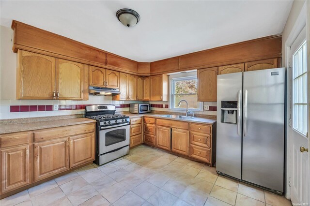 kitchen featuring backsplash, sink, and stainless steel appliances