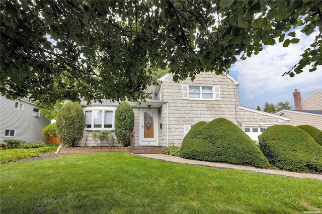 view of front of house with a front lawn