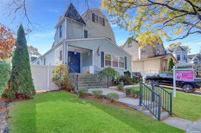 view of front of house featuring a front yard