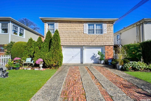 view of front of home featuring a garage and a front yard