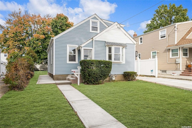 view of front facade with a front yard