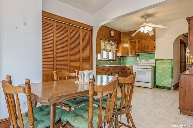 dining room featuring ceiling fan and sink