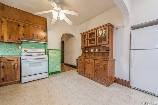 kitchen with decorative backsplash, white appliances, and ceiling fan