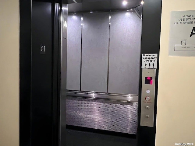 room details featuring elevator