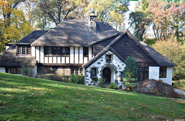 view of front of home with a front yard