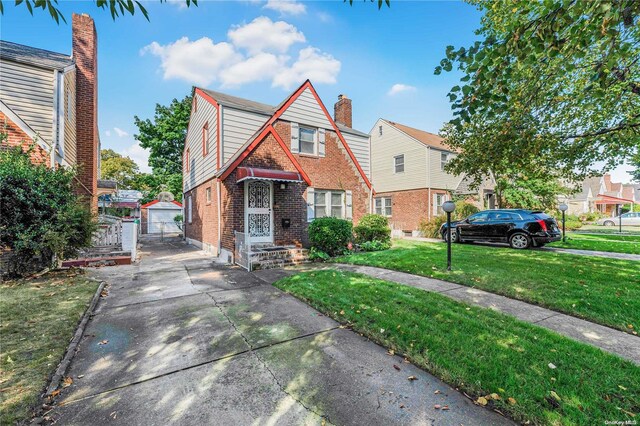 view of front of home with a front lawn