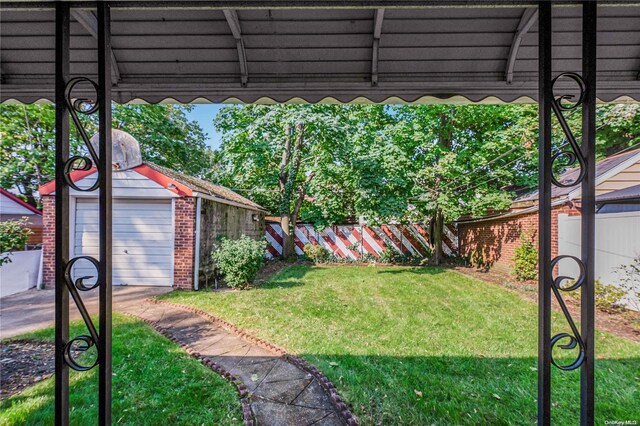 view of yard featuring an outdoor structure and a garage