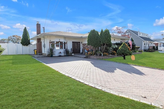 ranch-style home with a front lawn