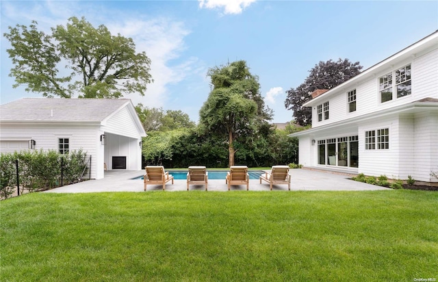 view of yard featuring a patio