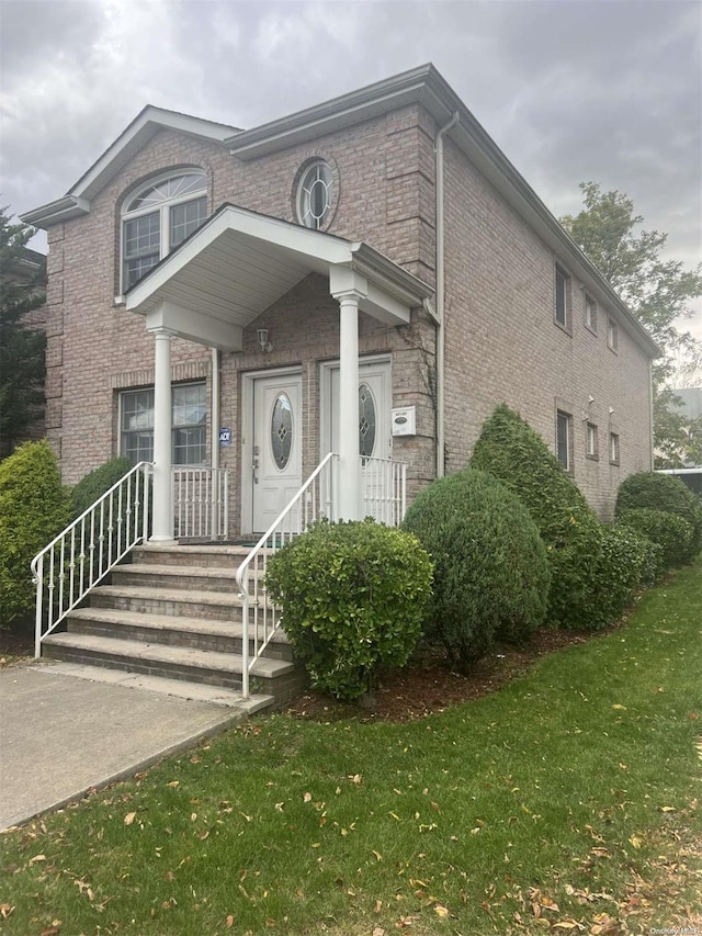 view of front of home with a front yard