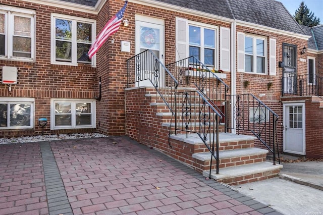 entrance to property featuring a patio area