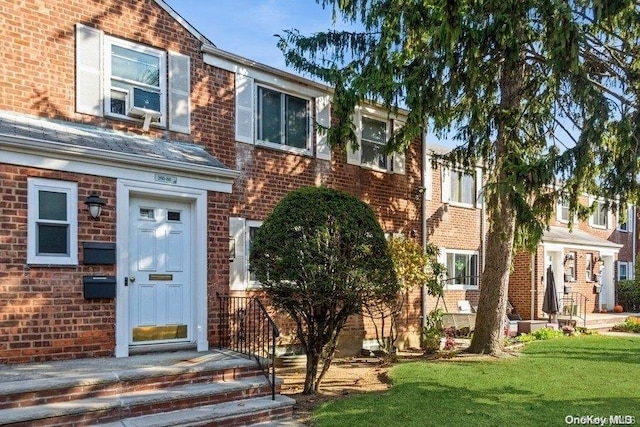 view of property featuring a front lawn