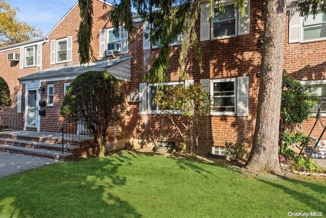 view of front of property with a front lawn