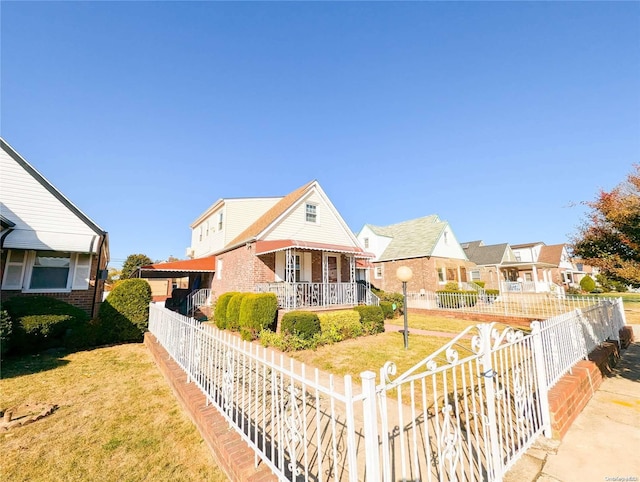 view of front of home featuring a front lawn