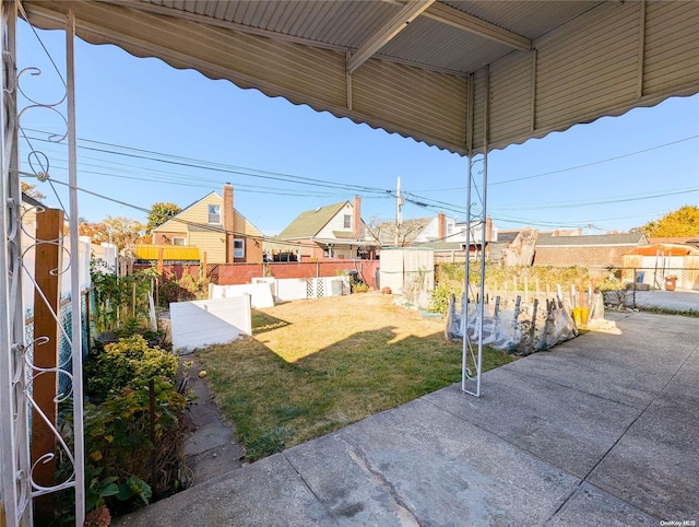 view of yard featuring a patio