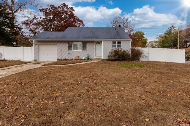 view of front facade featuring a garage and a front yard