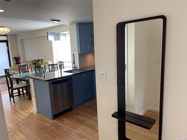 kitchen with sink, dishwasher, wood-type flooring, and blue cabinets