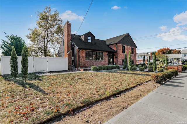 view of front facade with a front yard