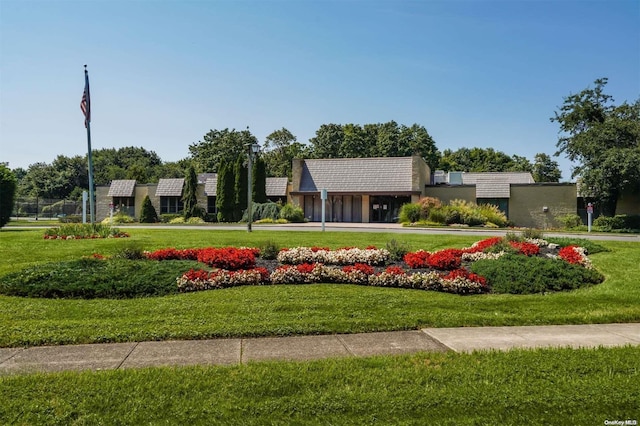 exterior space featuring a yard