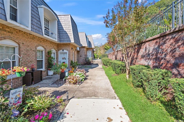 655 Middle Country Rd Unit 8D2, Coram, NY 11727 - view of yard
