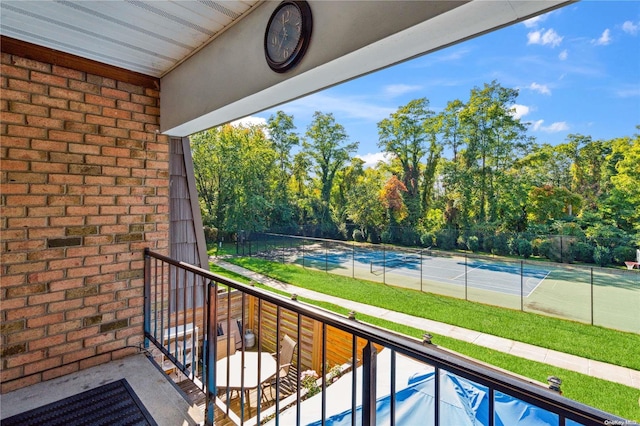 balcony with tennis court