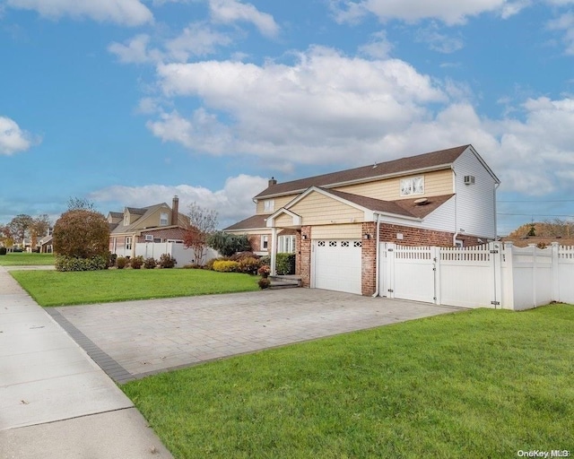 view of front of property featuring a front yard