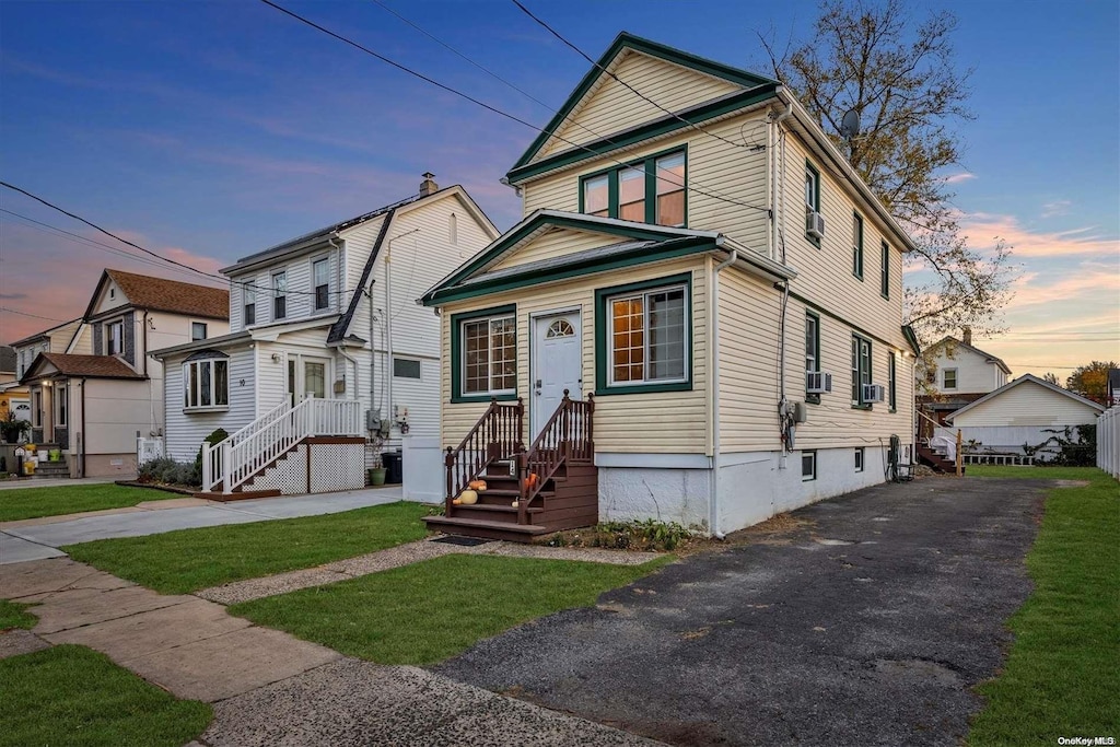 view of front of property