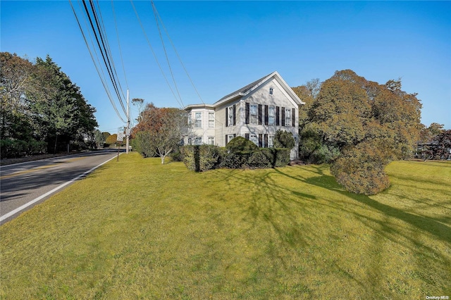 view of front of home featuring a front yard