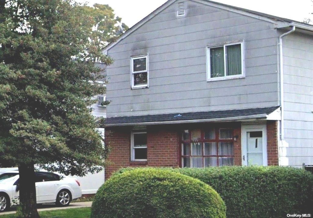 view of front facade