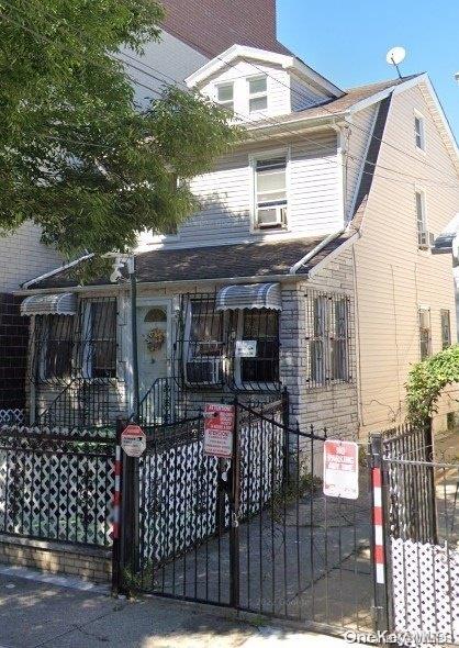 100-15 40th Rd, Corona, NY 11368 - view of front of house with a fenced front yard, a gate, and cooling unit