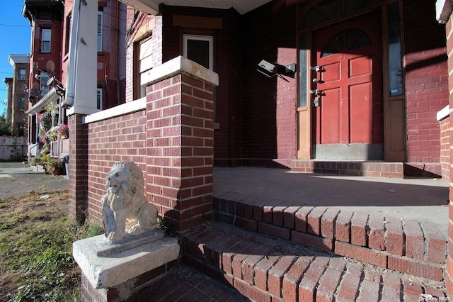 doorway to property featuring covered porch