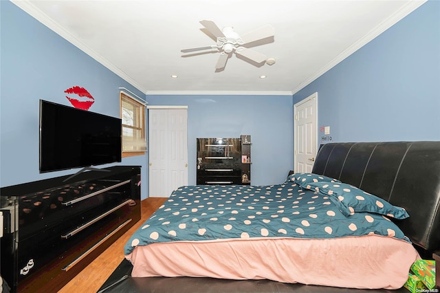 bedroom featuring crown molding, hardwood / wood-style floors, and ceiling fan