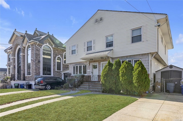 view of front facade featuring a front yard