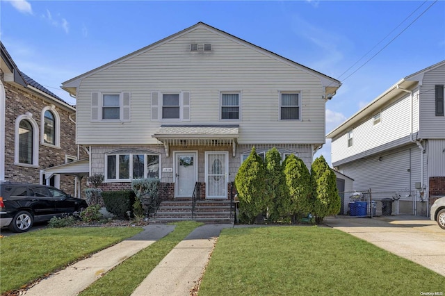 front of property with a front lawn